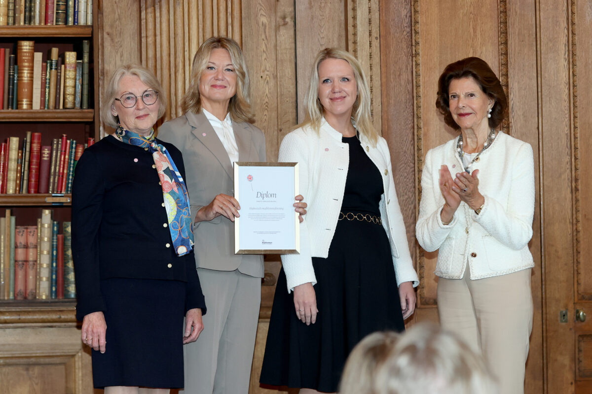 Halmstad majblommeförening och H.M. Drottningen